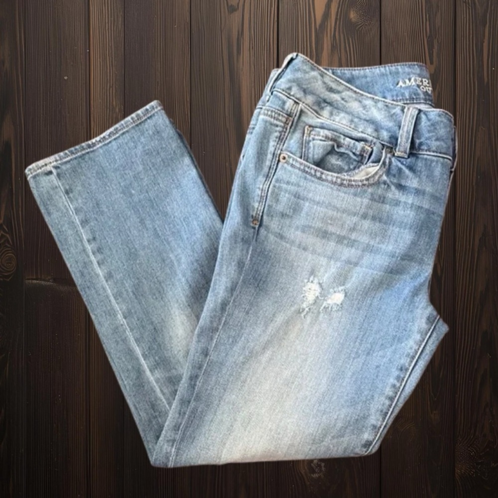 American Eagle Outfitters Denim Capris with Distressed Details​​